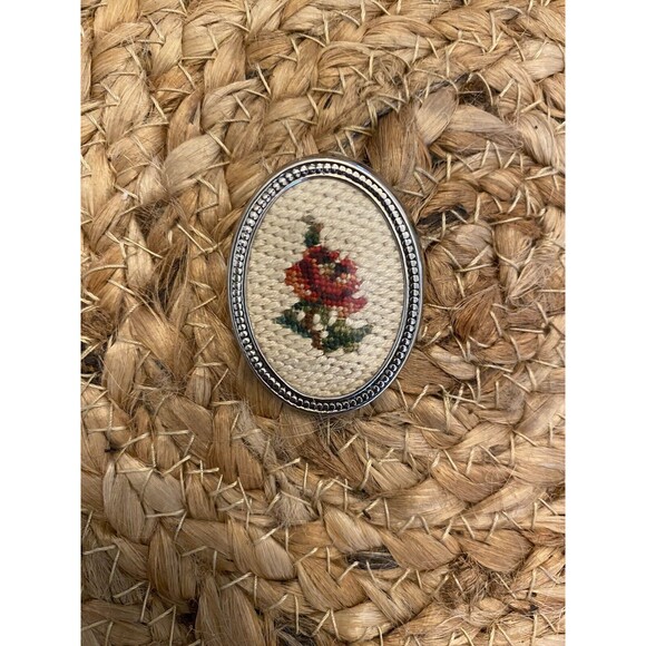 Vintage Needlepoint Flower Pin Pendant Red Rose Bud Brooch Handcrafted - Picture 2 of 5